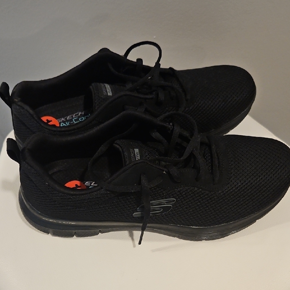 Skechers Black Sneakers with Breathable Knit Upper and Lightweight Sole - Picture 6 of 6